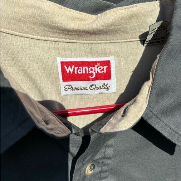 Wrangler Men's Button Up Shirt Black Size XL Short Sleeve Chest Pocket Cotton - Picture 2 of 4